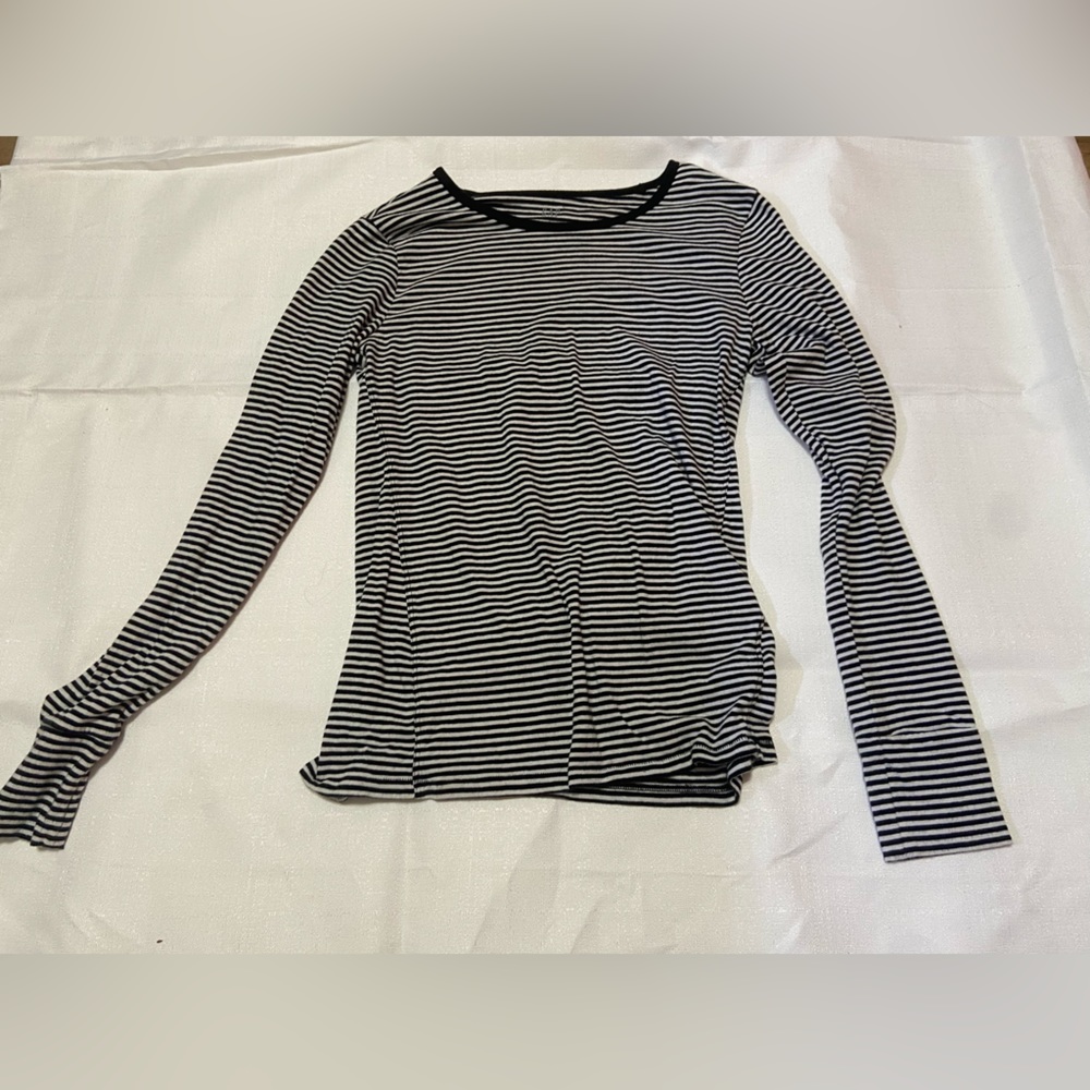 GAP long sleeved black and white striped feather tee
